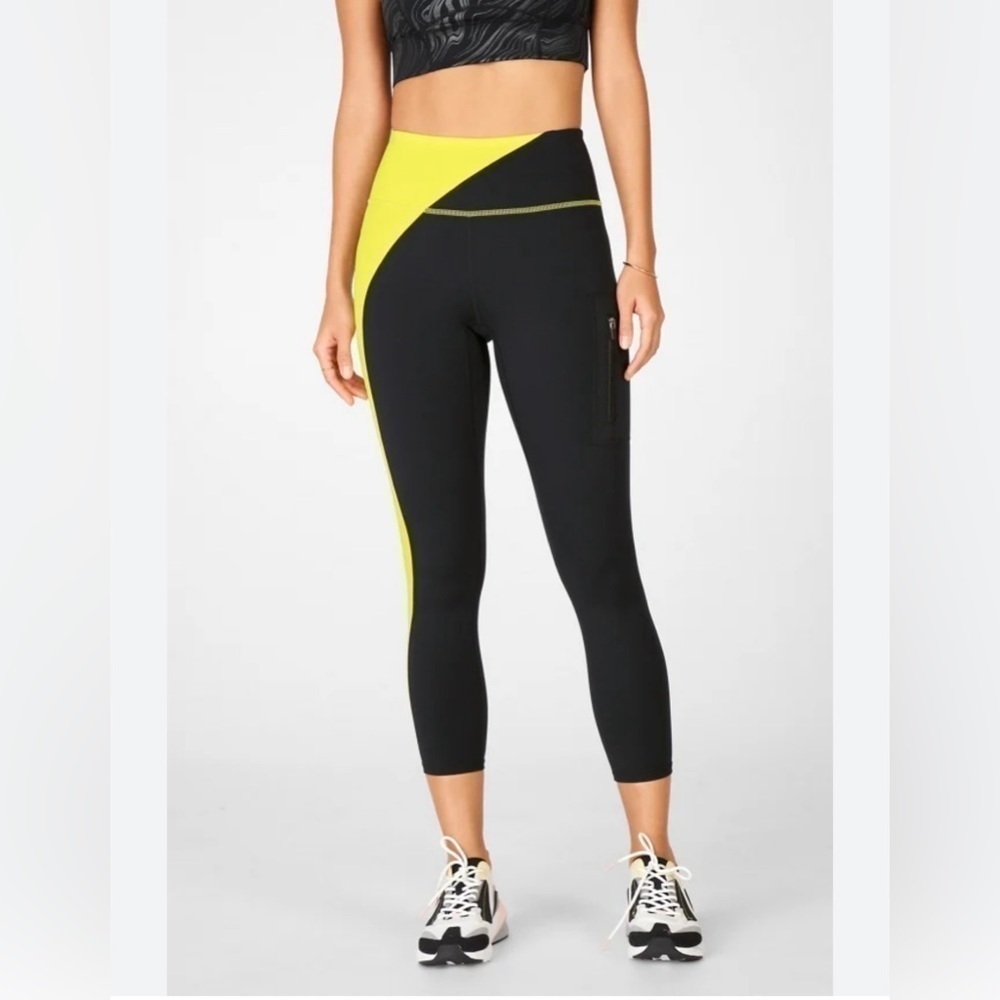 Fabletics High-Waisted Motion 365 Zip Pocket 7/8 Legging